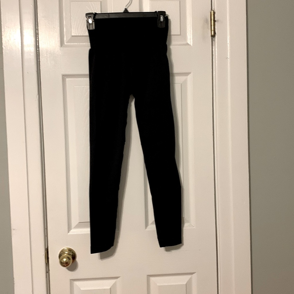 Women’s medium black shape wear leggings